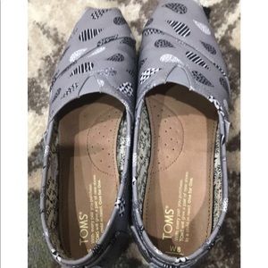 Toms size 8 Worn very little